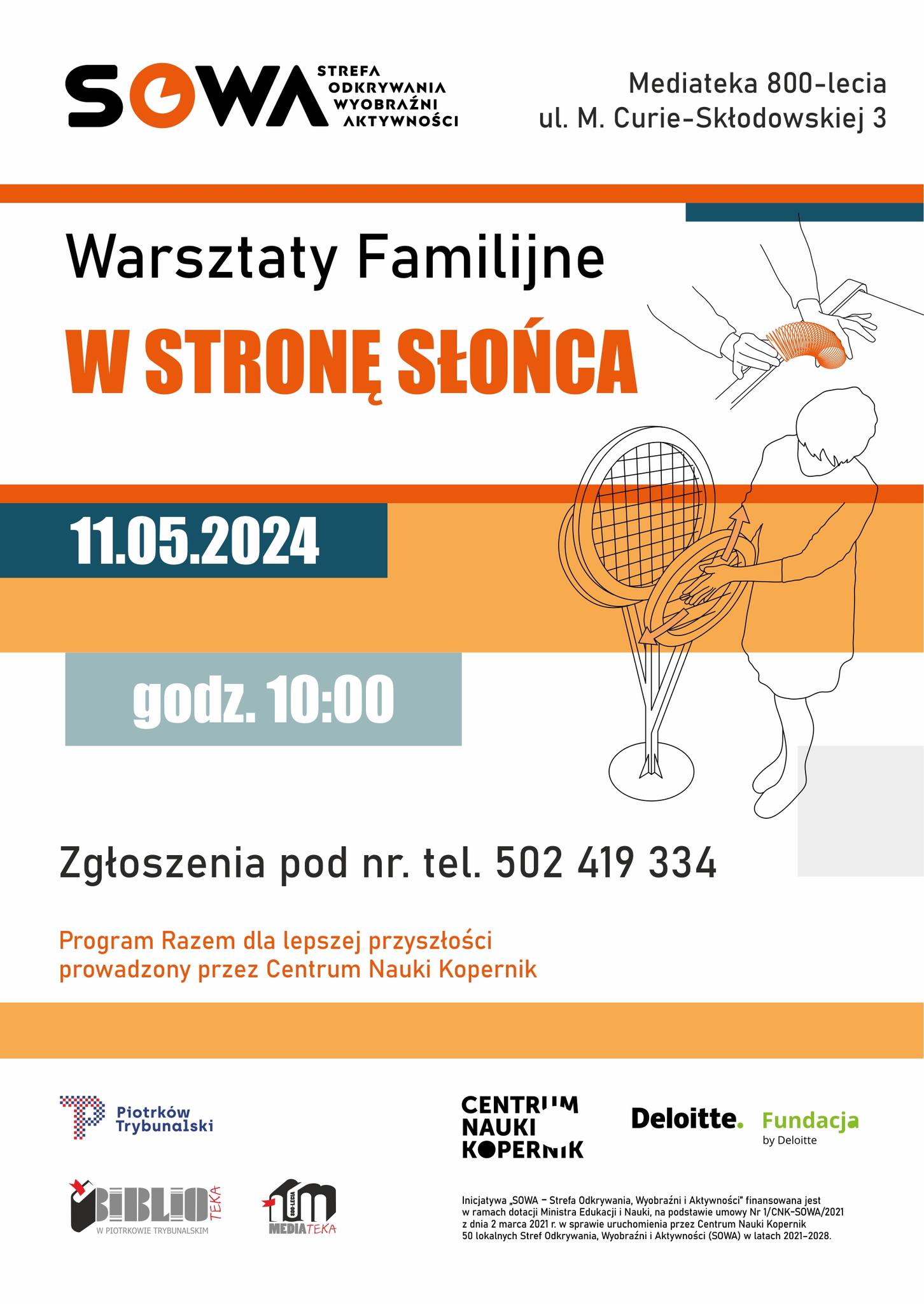 Plakat ogłasza "Warsztaty Familijne W stronę Słońca" organizowane przez Strefę Odkrywania Wyobraźni i Aktywności "SOWA". Wydarzenie odbędzie się 11 maja 2024 roku o godzinie 10:00 w Mediatece 800-lecia przy ulicy M. Curie-Skłodowskiej 3. Na plakacie podany jest numer telefonu 502 419 334 dla rejestracji uczestników. Grafika na plakacie przedstawia ilustrację osób angażujących się w aktywności, które mogą symbolizować naukę i odkrywanie, co pasuje do tematu warsztatów. Na dole plakatu widnieją logotypy organizatorów i sponsorów, w tym Centrum Nauki Kopernik i Fundacja Deloitte, co sugeruje wsparcie tych instytucji dla wydarzenia. Zdjęcie: MBP.
